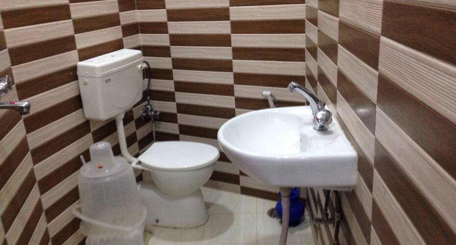 Hotel H M International, Varanasi 5